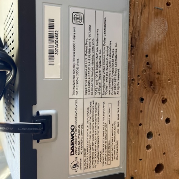 Daewoo Video Cassette Tecorder/DVD player with universal remote - Picture 5 of 6